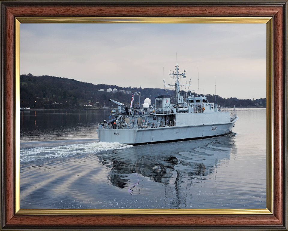 HMS Bangor (M109) Photo Print - Clyde 2009 - Royal Navy Sandown Class Minehunter Posters, Prints, & Visual Artwork Hampshire Prints 10 x 8 Classic Frame No