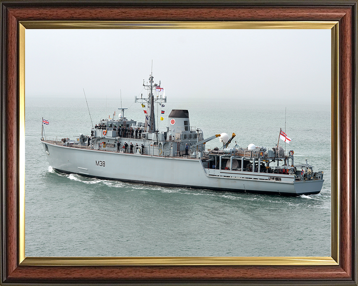 HMS Atherstone (M38) Royal Navy Hunt Class Mine Warfare Vessel Leaving Harbour Photo Print Wall Art Decor Posters, Prints, & Visual Artwork Hampshire Prints 10 x 8 Classic Frame No