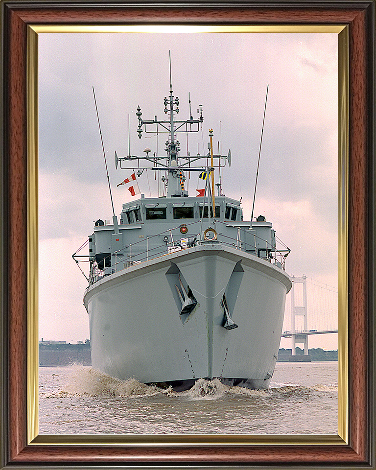 HMS Berkeley (M40) Royal Navy Hunt Class Mine Warfare Vessel Bow View Photo Print Wall Art Decor Posters, Prints, & Visual Artwork Hampshire Prints 10 x 8 Classic Frame No