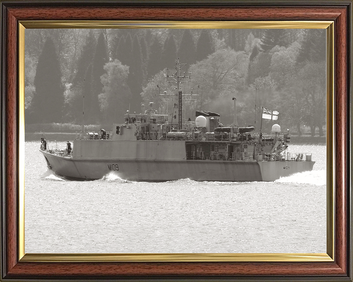 HMS Bangor (M109) Royal Navy Sandown Class Minehunter Clyde 2008 Photo Print Wall Art Decor Posters, Prints, & Visual Artwork Hampshire Prints 10 x 8 Classic Frame No