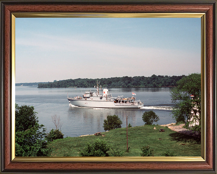 HMS Dulverton M35 | Photo Print | Framed Print | Hunt Class | Mine Warfare Vessel | Royal Navy Posters, Prints, & Visual Artwork Hampshire Prints