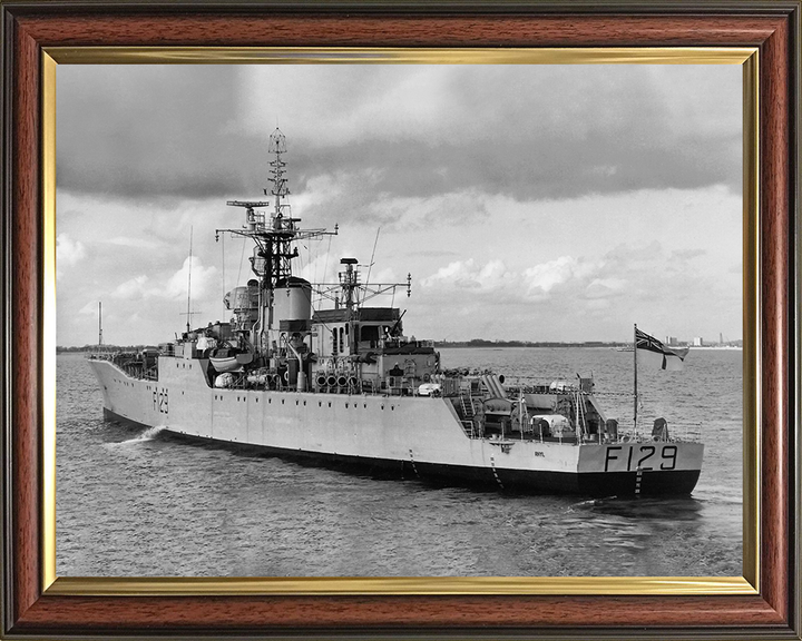 HMS Rhyl (F129) Photo Print - At Sea 1960 - Royal Navy Rothesay Class Frigate Posters, Prints, & Visual Artwork Hampshire Prints 10 x 8 Classic Frame No
