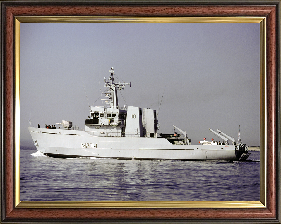 HMS Arun (M2014) Royal Navy River Class Minesweeper Port Beam View Photo Print Wall Art Decor Posters, Prints, & Visual Artwork Hampshire Prints 10 x 8 Classic Frame No