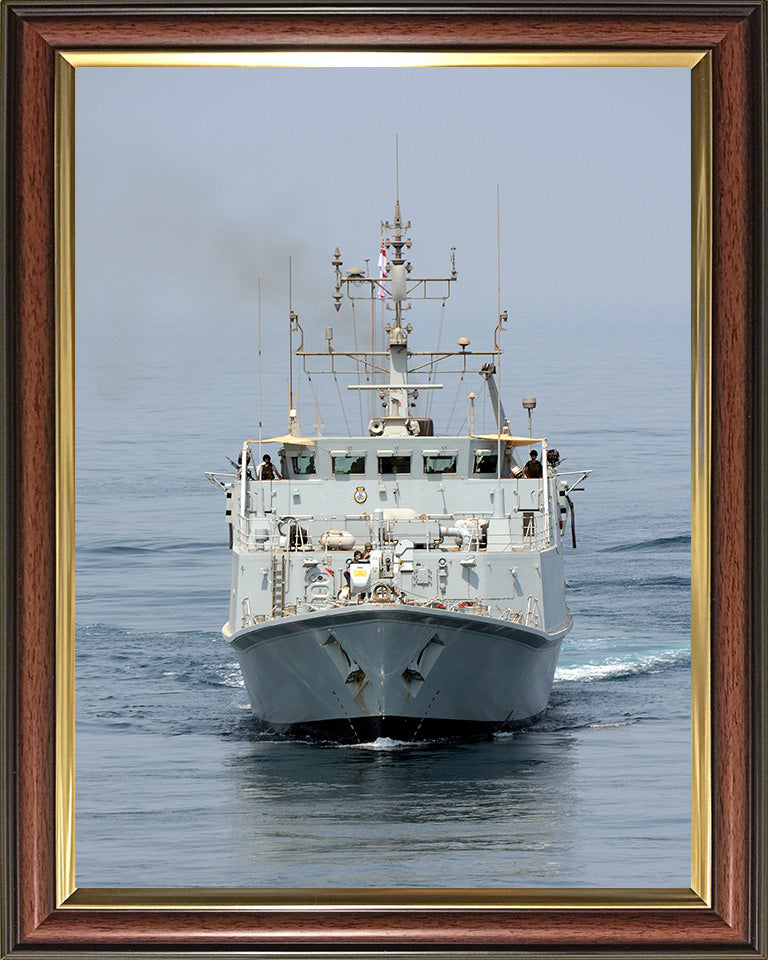 HMS Shoreham M112 | Photo Print | Framed Print | Sandown Class | Minehunter | Royal Navy Hampshire Prints