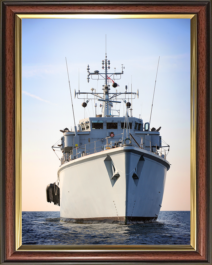 HMS Atherstone (M38) Royal Navy Hunt Class Mine Vessel Arabian Gulf 2010 Photo Print Wall Art Decor Posters, Prints, & Visual Artwork Hampshire Prints 10 x 8 Classic Frame No