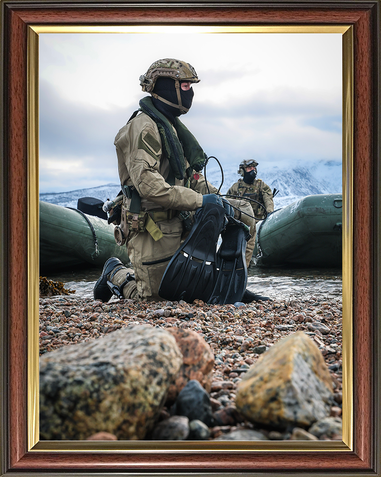 Royal Marine Kneeling with Flippers During beach assault Photo Print 30 Commando Marines Wall Art Decor Posters, Prints, & Visual Artwork Hampshire Prints 10 x 8 Classic Frame No