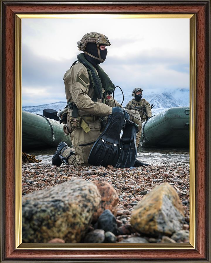 Royal Marine Kneeling with Flippers During beach assault Photo Print 30 Commando Marines Wall Art Decor Posters, Prints, & Visual Artwork Hampshire Prints 10 x 8 Classic Frame No