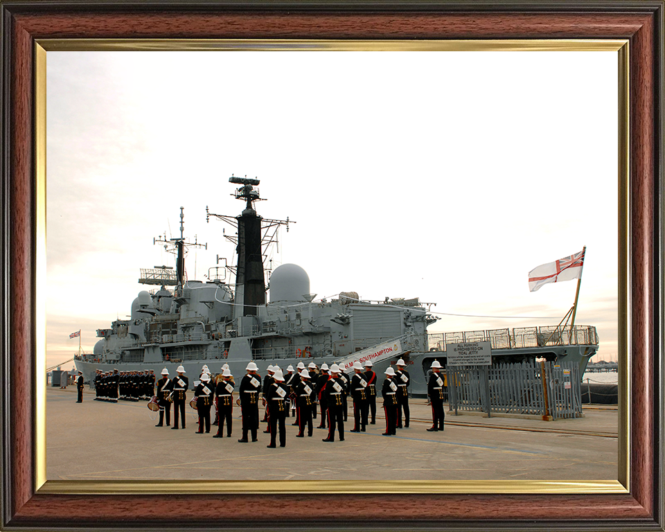 HMS Southampton (D90) Photo Print - Decommissioning 2009 - Royal Navy Type 42 Destroyer Posters, Prints, & Visual Artwork Hampshire Prints 10 x 8 Classic Frame No