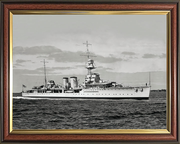 HMS Danae (D44) Royal Navy Danae Class Cruiser Starboard View Photo Print Wall Art Decor Posters, Prints, & Visual Artwork Hampshire Prints 10 x 8 Classic Frame No