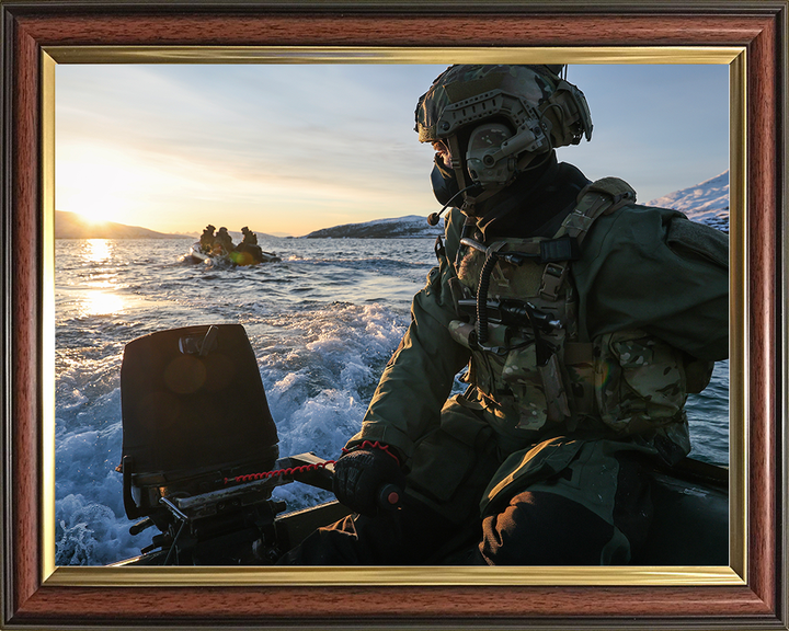 Royal Marine operates a Inflatable Raiding Craft Photo Print 30 Commando Wall Art Military Decor UK Posters, Prints, & Visual Artwork Hampshire Prints 10 x 8 Classic Frame No