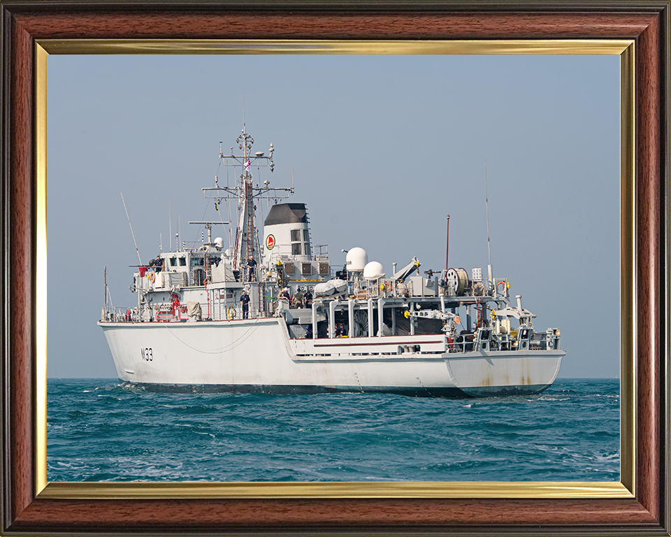 HMS Brocklesby (M33) Royal Navy Hunt Class Mine Warfare Vessel Low Port Quarter View Photo Print Wall Art Decor Posters, Prints, & Visual Artwork Hampshire Prints 10 x 8 Classic Frame No