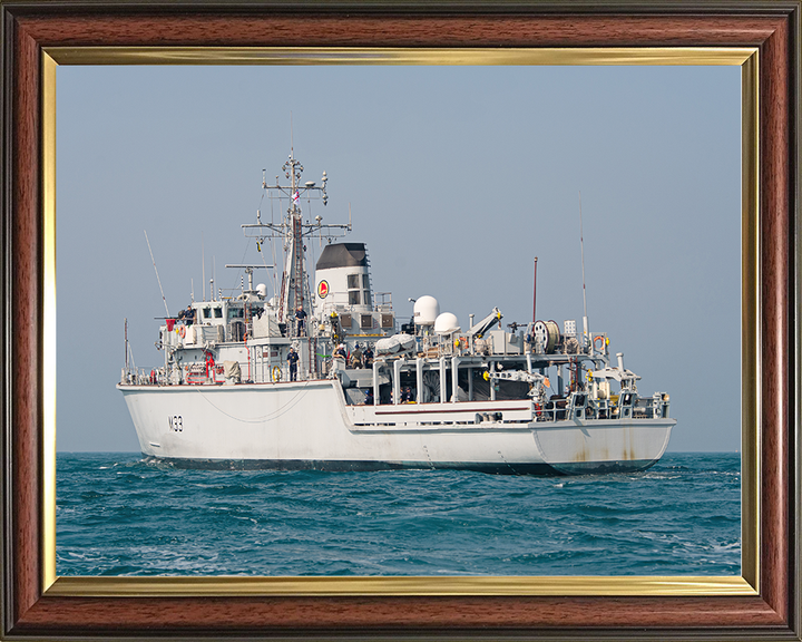 HMS Brocklesby (M33) Royal Navy Hunt Class Mine Warfare Vessel Low Port Quarter View Photo Print Wall Art Decor Posters, Prints, & Visual Artwork Hampshire Prints 10 x 8 Classic Frame No