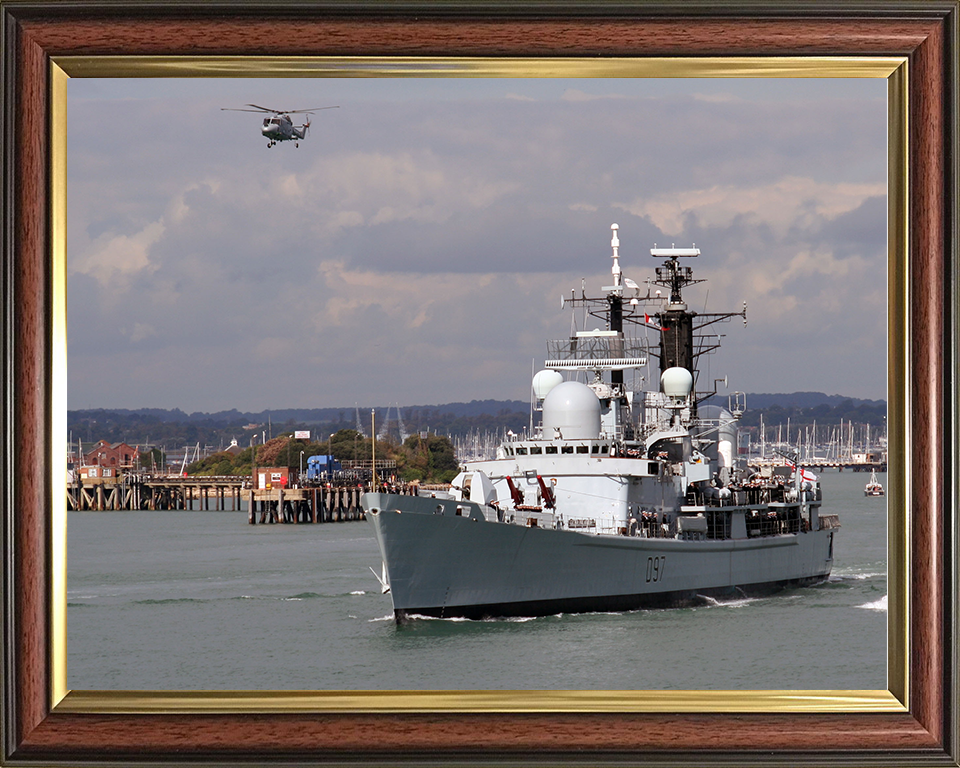 HMS Edinburgh (D97) Royal Navy Type 42 Destroyer Leaving Portsmouth 2006 Photo Print Wall Art Decor Posters, Prints, & Visual Artwork Hampshire Prints 10 x 8 Classic Frame No