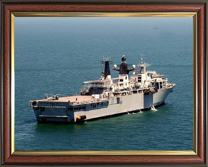 HMS Bulwark (L15) Photo Print - Gulf 2006 - Royal Navy Albion Class Amphibious Ship Posters, Prints, & Visual Artwork Hampshire Prints 10 x 8 Classic Frame No