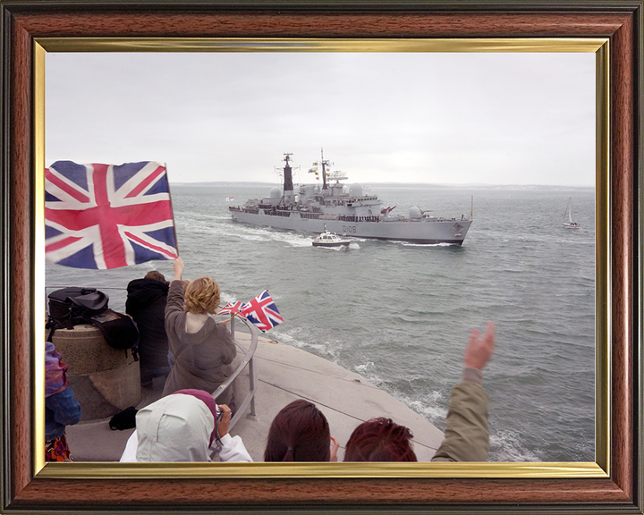 HMS Cardiff (D108) Royal Navy Type 42 Destroyer From The Round Tower Photo Print Wall Art Decor Posters, Prints, & Visual Artwork Hampshire Prints 10 x 8 Classic Frame No