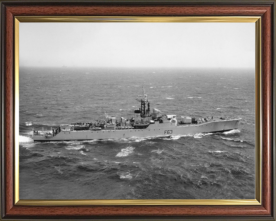 HMS Scarborough (F63) Photo Print - At Sea 1960 - Royal Navy Whitby Class Frigate Posters, Prints, & Visual Artwork Hampshire Prints 10 x 8 Classic Frame No