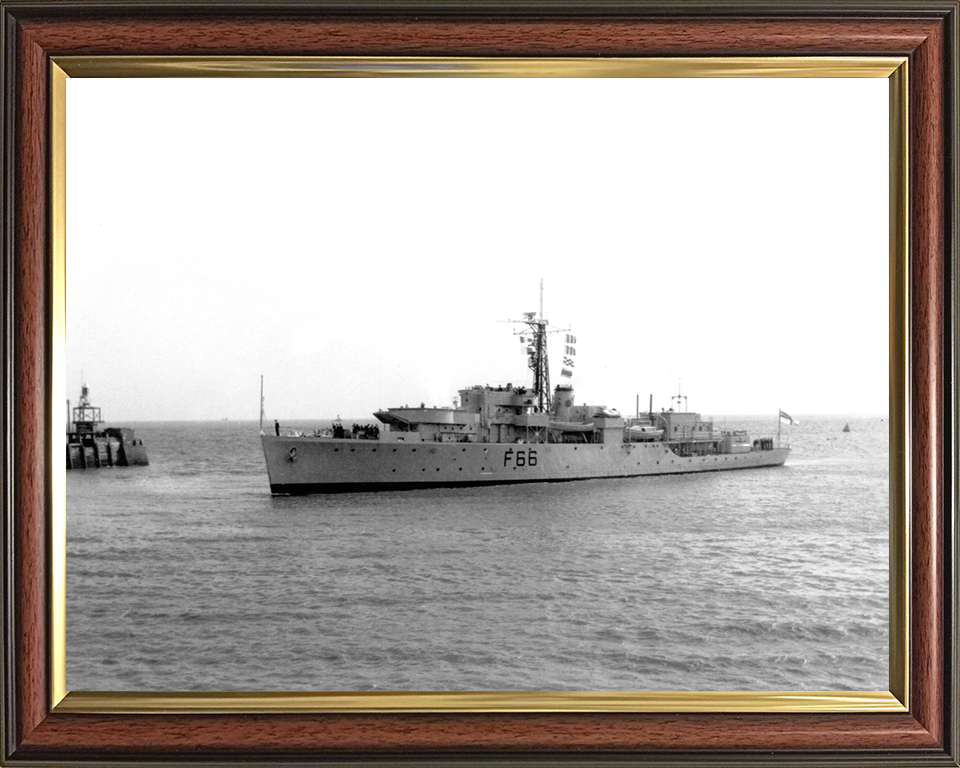 HMS Starling (F66) Photo Print - Entering Port 1954 - Royal Navy Black Swan Class Sloop Posters, Prints, & Visual Artwork Hampshire Prints 10 x 8 Classic Frame No