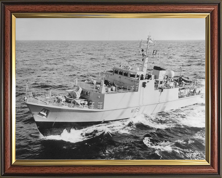 HMS Bridport (M105) Royal Navy Sandown Class Mine Hunter at Sea Photo Print Wall Art Decor Posters, Prints, & Visual Artwork Hampshire Prints 10 x 8 Classic Frame No