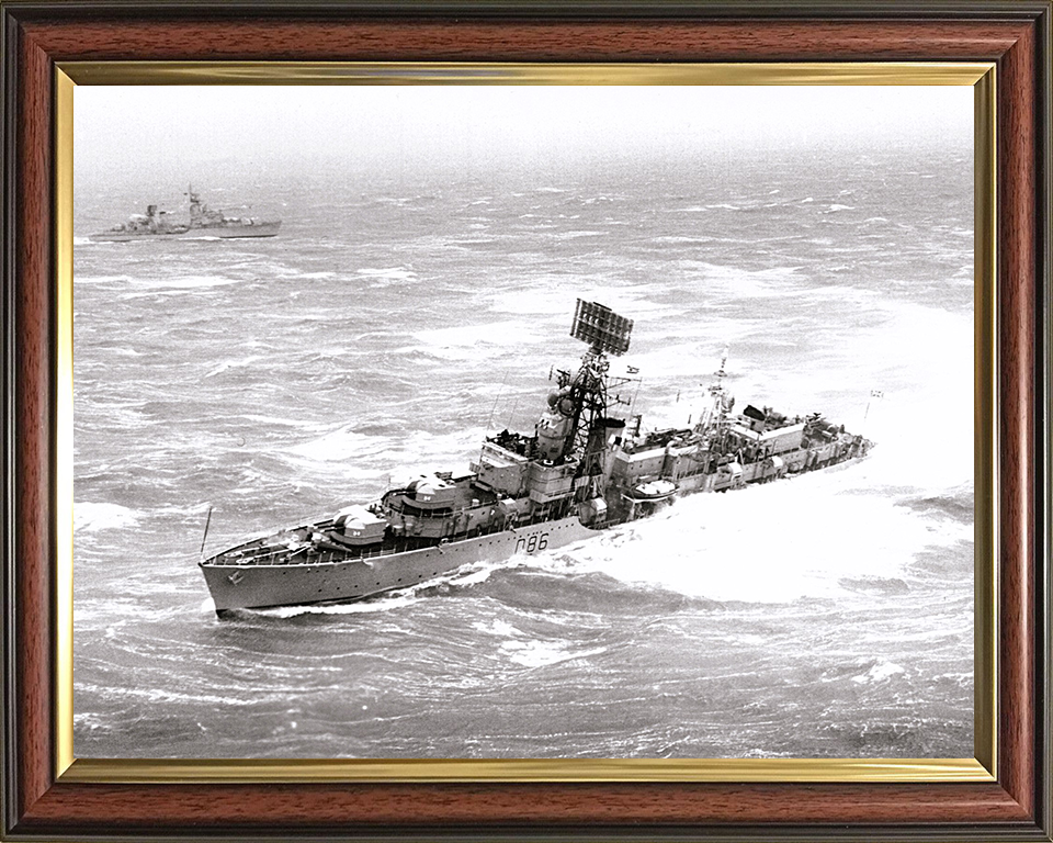 HMS Agincourt (D86) Photo Print - Port Side View 1962 - Royal Navy Battle Class Destroyer Posters, Prints, & Visual Artwork Hampshire Prints 10 x 8 Classic Frame No