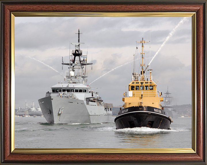 HMS Clyde (P257) Photo Print - leaving Portsmouth 2007 - Royal Navy River Class Patrol Vessel Posters, Prints, & Visual Artwork Hampshire Prints 10 x 8 Classic Frame No