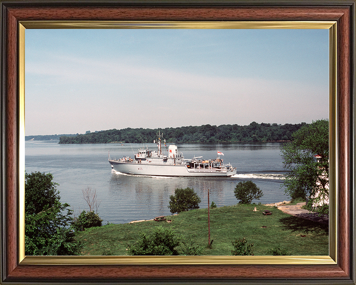 HMS Dulverton (M35) Royal Navy Hunt Class Mine Warfare Vessel USA 1985 Photo Print Wall Art Decor Posters, Prints, & Visual Artwork Hampshire Prints 10 x 8 Classic Frame No