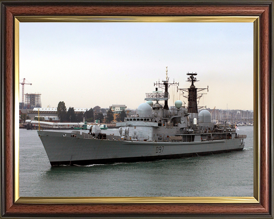 HMS Edinburgh (D97) Royal Navy Type 42 Destroyer Leaving Portsmouth 2005 Photo Print Wall Art Decor Posters, Prints, & Visual Artwork Hampshire Prints 10 x 8 Classic Frame No