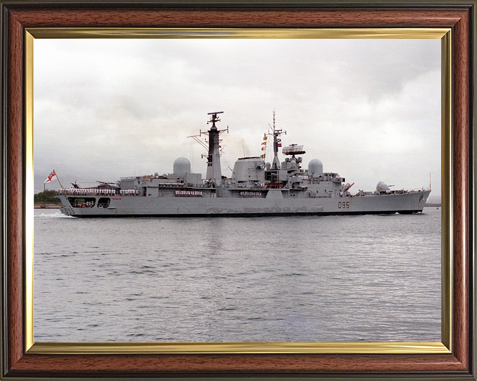 HMS Manchester (D95) Photo Print - Entering Pearl Harbour - Royal Navy Type 42 Destroyer Hampshire Prints 10 x 8 Classic Frame No