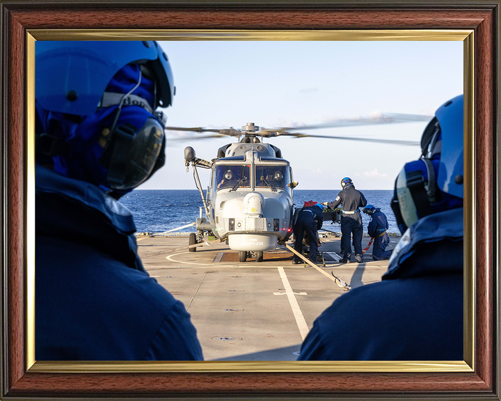 AETs Attaching Torpedo to Wildcat Helicopter Photo Print - Royal Navy Aircraft Hampshire Prints 10 x 8 Classic Frame No