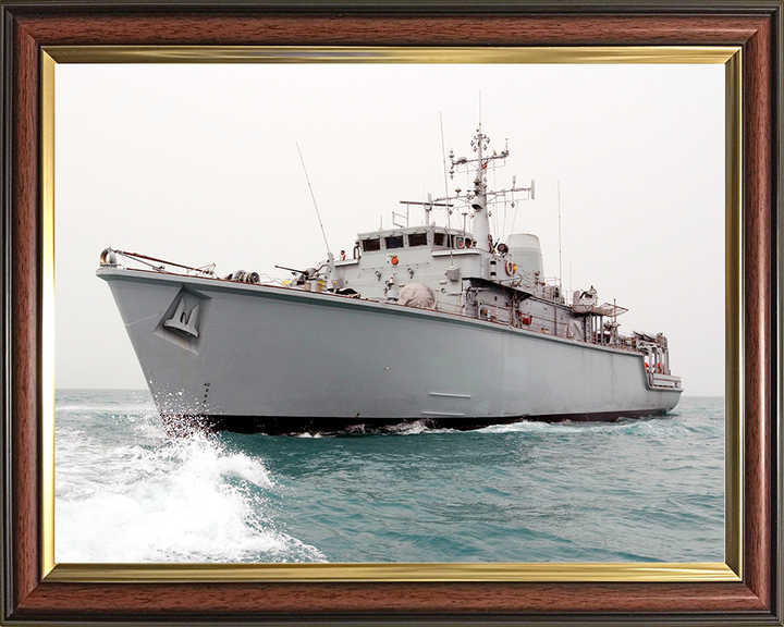 HMS Brocklesby (M33) Royal Navy Hunt Class Mine Warfare Vessel At Sea Photo Print Wall Art Decor Posters, Prints, & Visual Artwork Hampshire Prints 10 x 8 Classic Frame No