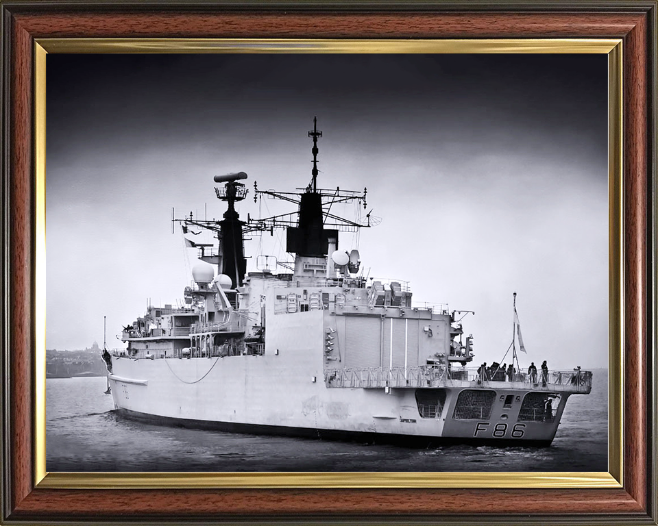 HMS Campbeltown (F86) Royal Navy Type 22 Frigate In Black and White Photo Print Wall Art Decor Posters, Prints, & Visual Artwork Hampshire Prints 10 x 8 Classic Frame No