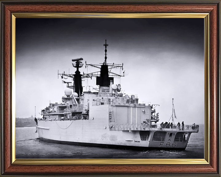 HMS Campbeltown (F86) Royal Navy Type 22 Frigate In Black and White Photo Print Wall Art Decor Posters, Prints, & Visual Artwork Hampshire Prints 10 x 8 Classic Frame No