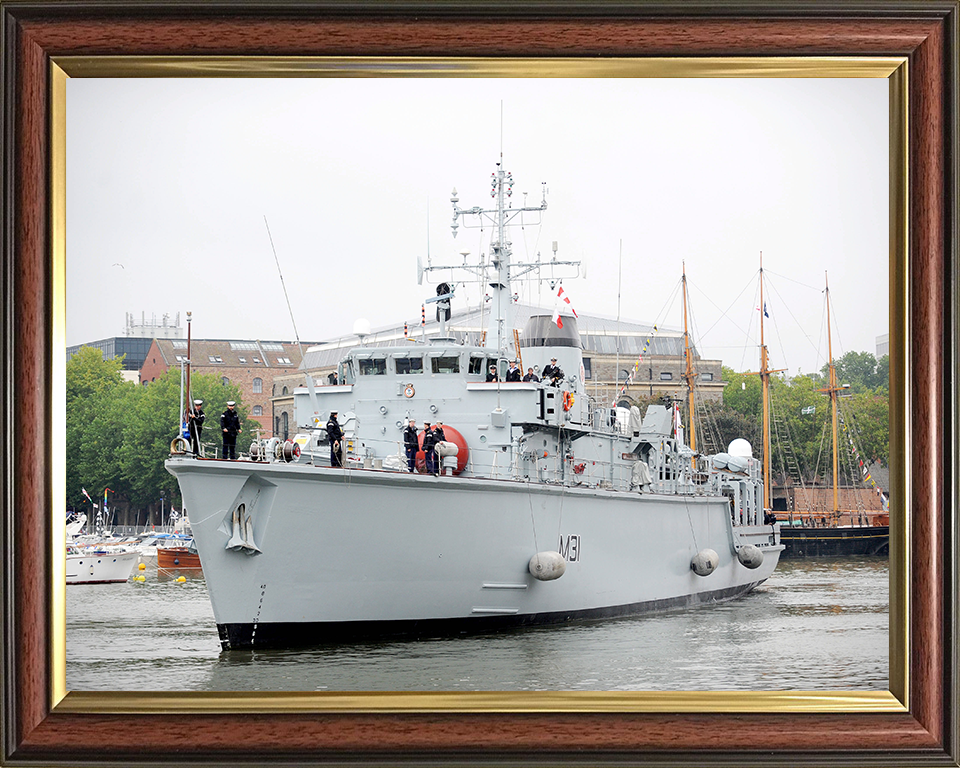 HMS Cattistock (M31) Photo Print - Entering Bristol 2011 - Royal Navy Hunt Class MineHunter Posters, Prints, & Visual Artwork Hampshire Prints 10 x 8 Classic Frame No