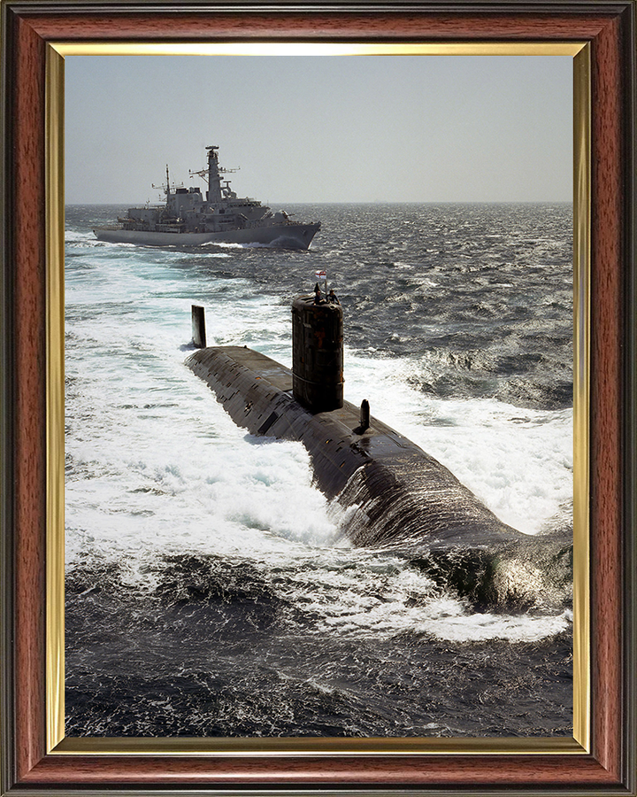 HMS Triumph (S93) Photo Print - Red Sea 2001 - Royal Navy Trafalgar Class Submarine Hampshire Prints 10 x 8 Classic Frame No