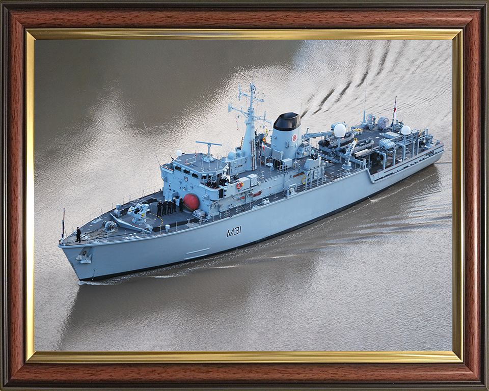 HMS Cattistock (M31) Royal Navy Hunt Class MineHunter High Port Bow View Photo Print Wall Art Decor Posters, Prints, & Visual Artwork Hampshire Prints 10 x 8 Classic Frame No