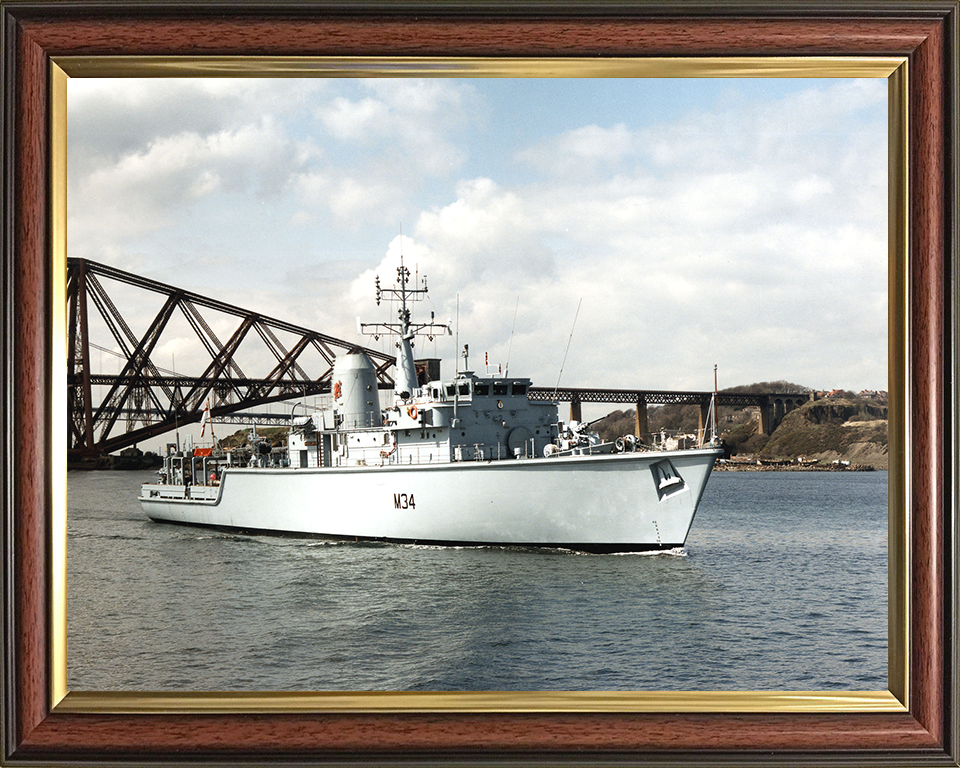 HMS Middleton M34 | Photo Print | Framed Print | Hunt Class | Mine Warfare Vessel | Royal Navy Hampshire Prints