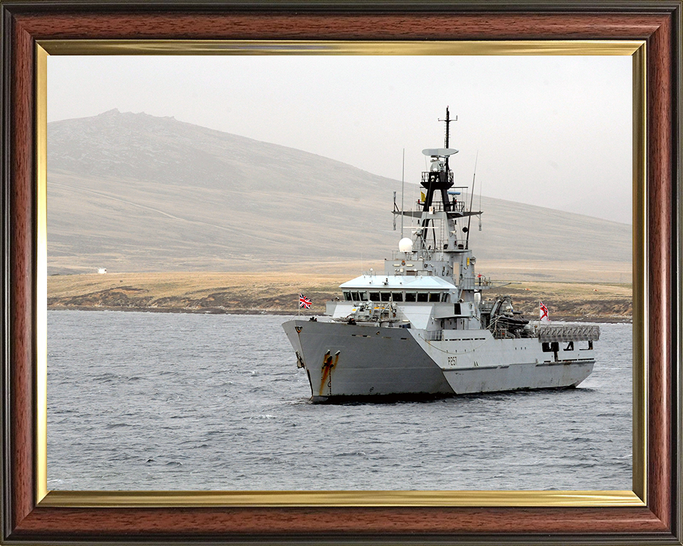 HMS Clyde (P257) Photo Print - At anchor 2010 - Royal Navy River Class Patrol Vessel Posters, Prints, & Visual Artwork Hampshire Prints 10 x 8 Classic Frame No