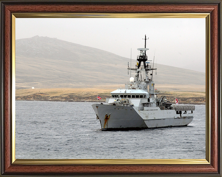 HMS Clyde (P257) Photo Print - At anchor 2010 - Royal Navy River Class Patrol Vessel Posters, Prints, & Visual Artwork Hampshire Prints 10 x 8 Classic Frame No