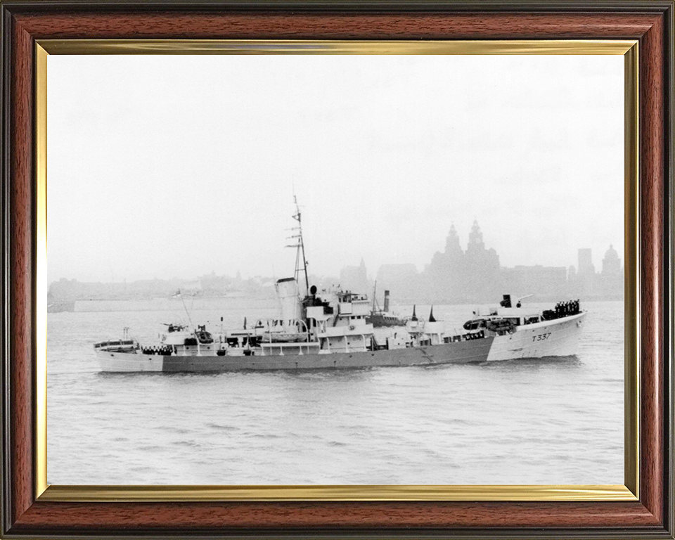 HMS Coldstreamer (T337) Royal Navy Military Class Trawler Starboard View Photo Print Wall Art Decor Posters, Prints, & Visual Artwork Hampshire Prints 10 x 8 Classic Frame No