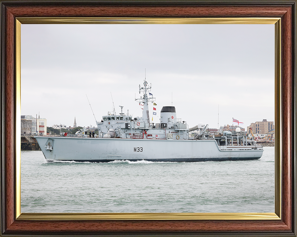 HMS Brocklesby (M33) Royal Navy Hunt Class Mine Warfare Vessel Of Southsea Photo Print Wall Art Decor Posters, Prints, & Visual Artwork Hampshire Prints 10 x 8 Classic Frame No