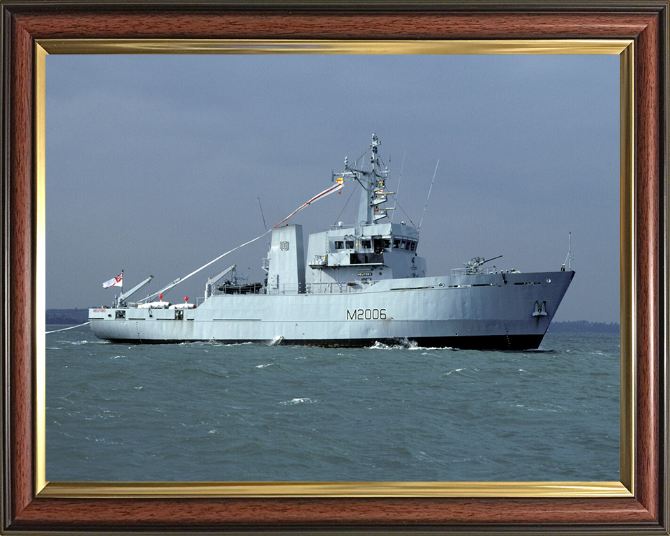 HMS Helford M2006 | Photo Print | Framed Print | River Class | Minesweeper | Royal Navy Hampshire Prints