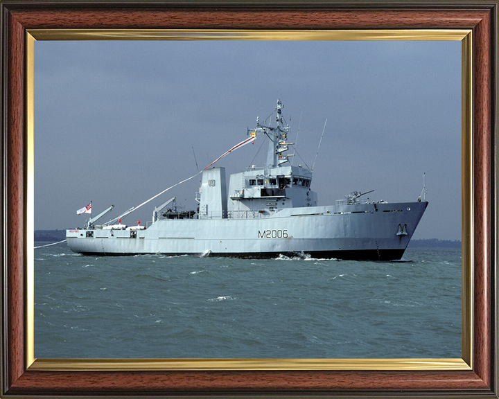 HMS Helford M2006 | Photo Print | Framed Print | River Class | Minesweeper | Royal Navy Hampshire Prints