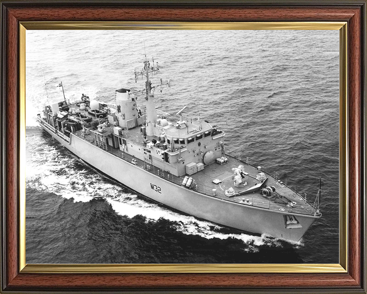 HMS Cottesmore (M32) Royal Navy Hunt Class Mine Warfare Vessel Black and White Photo Print Wall Art Decor Posters, Prints, & Visual Artwork Hampshire Prints 10 x 8 Classic Frame No