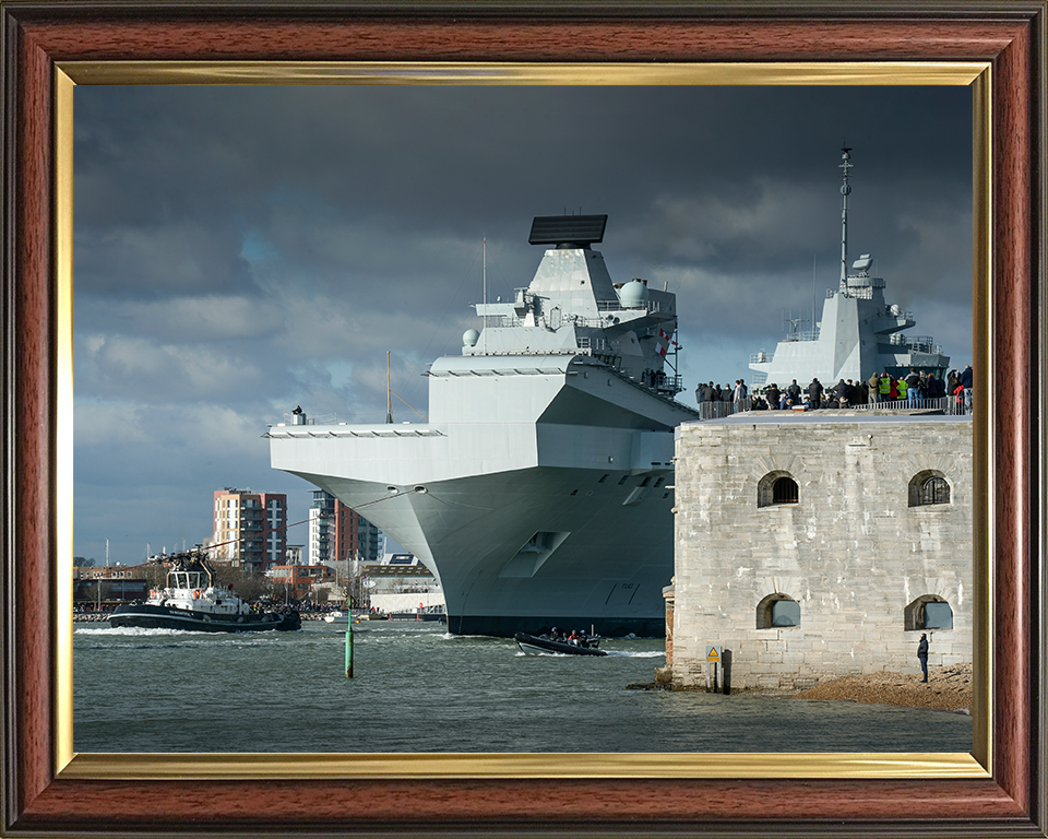 HMS Queen Elizabeth (R08) Photo Print - Round Tower 2018 - Royal Navy Queen Elizabeth Class Aircraft Carrier Hampshire Prints 10 x 8 Classic Frame No
