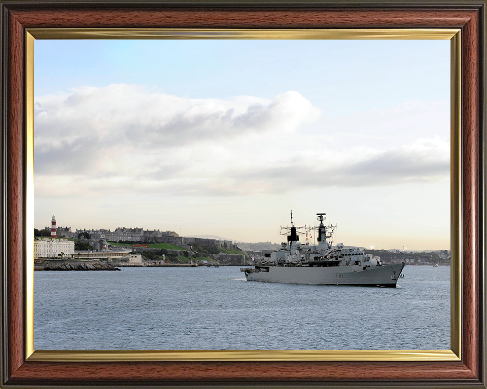 HMS Chatham (F87) Photo Print - Homecoming 2008 - Royal Navy Type 22 Frigate Posters, Prints, & Visual Artwork Hampshire Prints 10 x 8 Classic Frame No
