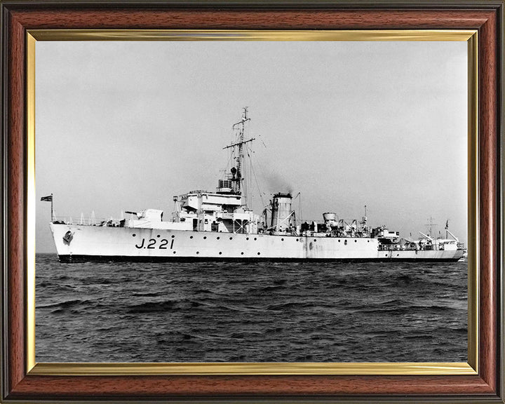 HMS Onyx J221 Royal Navy Algerine class minesweeper Photo Print or Framed Print - Hampshire Prints