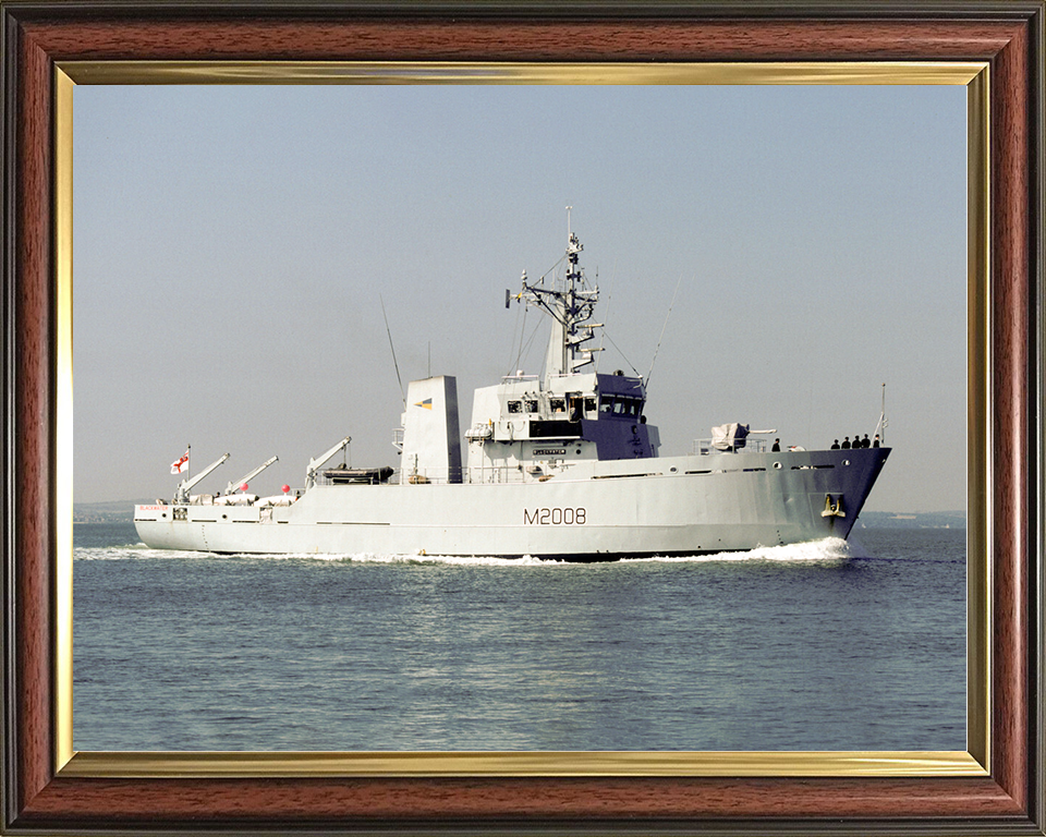 HMS Blackwater (M2008) Royal Navy River Class Minesweeper Starboard Beam Photo Print Wall Art Decor Posters, Prints, & Visual Artwork Hampshire Prints 10 x 8 Classic Frame No