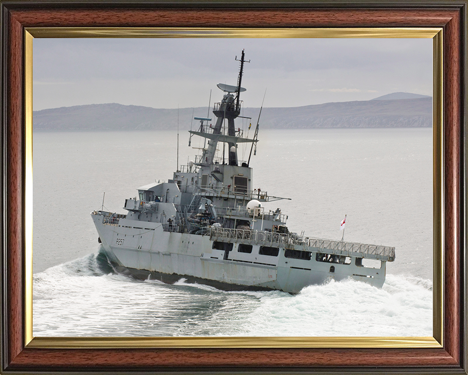 HMS Clyde (P257) Royal Navy River Class Patrol Vessel Hard Turn Photo Print Wall Art Decor Posters, Prints, & Visual Artwork Hampshire Prints 10 x 8 Classic Frame No