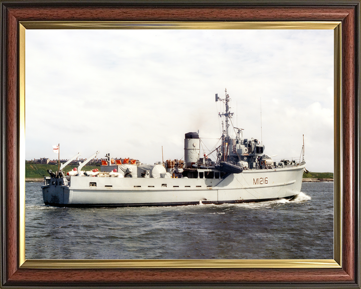 HMS Crofton (M1216) Royal Navy Ton class minesweeper Photo Print Wall Art Poster Posters, Prints, & Visual Artwork Hampshire Prints 10 x 8 Classic Frame No
