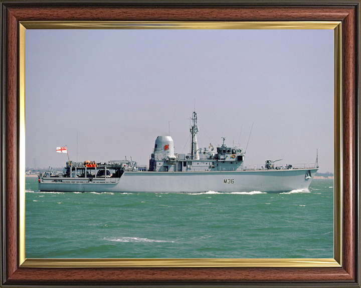 HMS Bicester (M36) Royal Navy Hunt Class Mine Warfare Vessel Starboard Beam View Photo Print Wall Art Decor Posters, Prints, & Visual Artwork Hampshire Prints 10 x 8 Classic Frame No