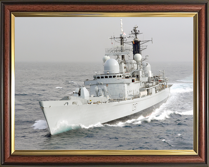 HMS Edinburgh (D97) Royal Navy Type 42 Destroyer At Sea Photo Print Wall Art Decor Posters, Prints, & Visual Artwork Hampshire Prints 10 x 8 Classic Frame No